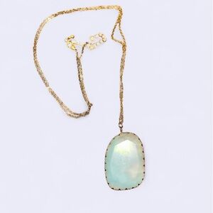 Elegant Gold and Green Pendant Necklace